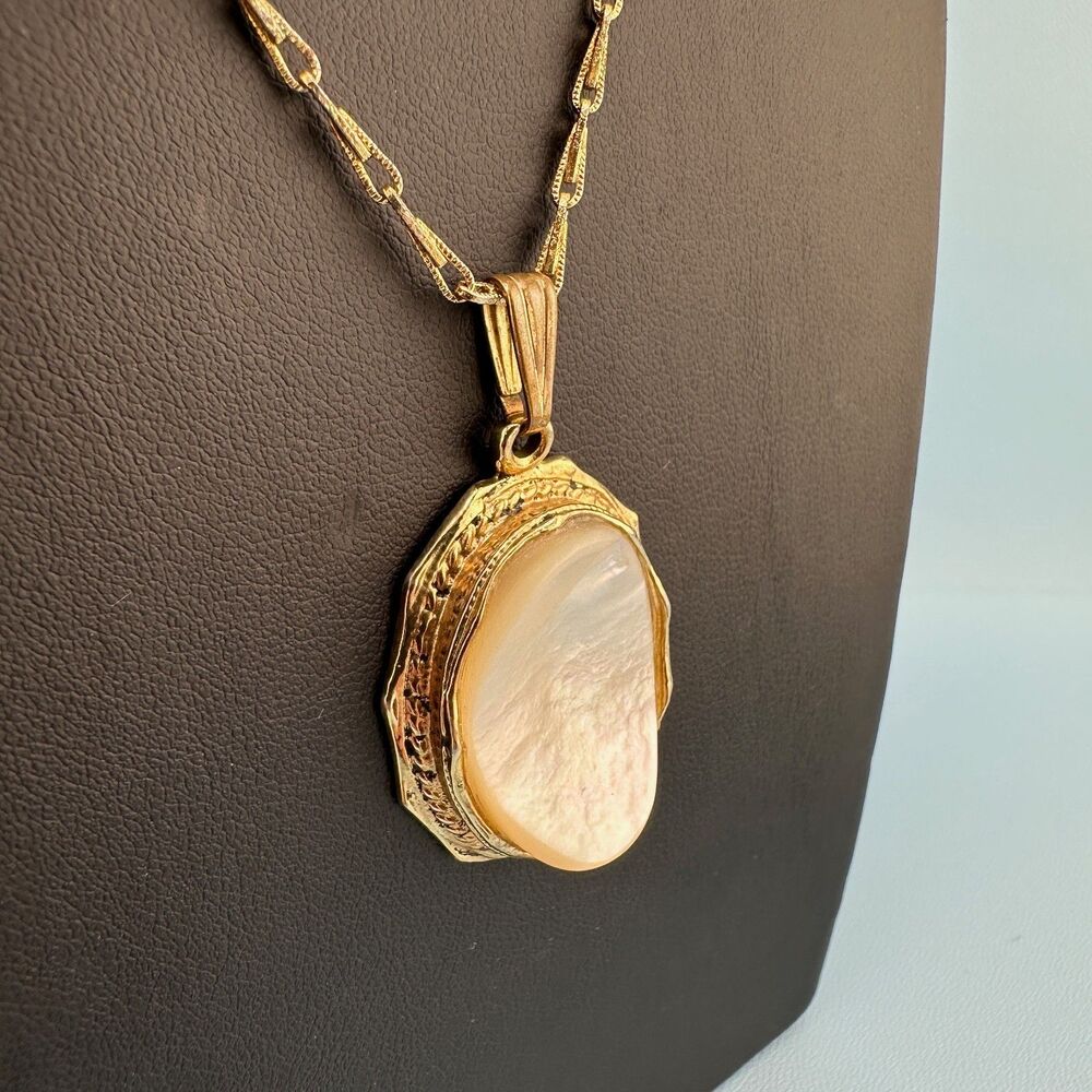 Vintage Oval MOP Pendant Necklace Gold Tone Curved Shell Paper Clip Chain 20"